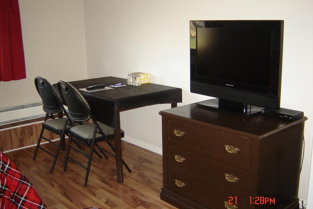 Midway Motel Radisson Habitación foto