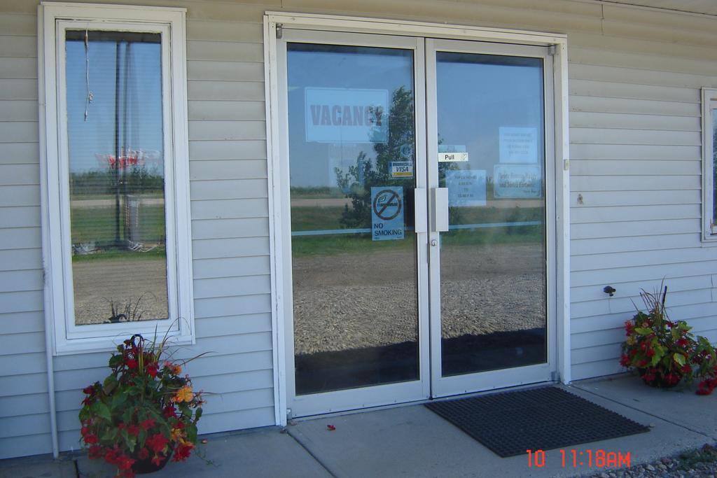 Midway Motel Radisson Exterior foto
